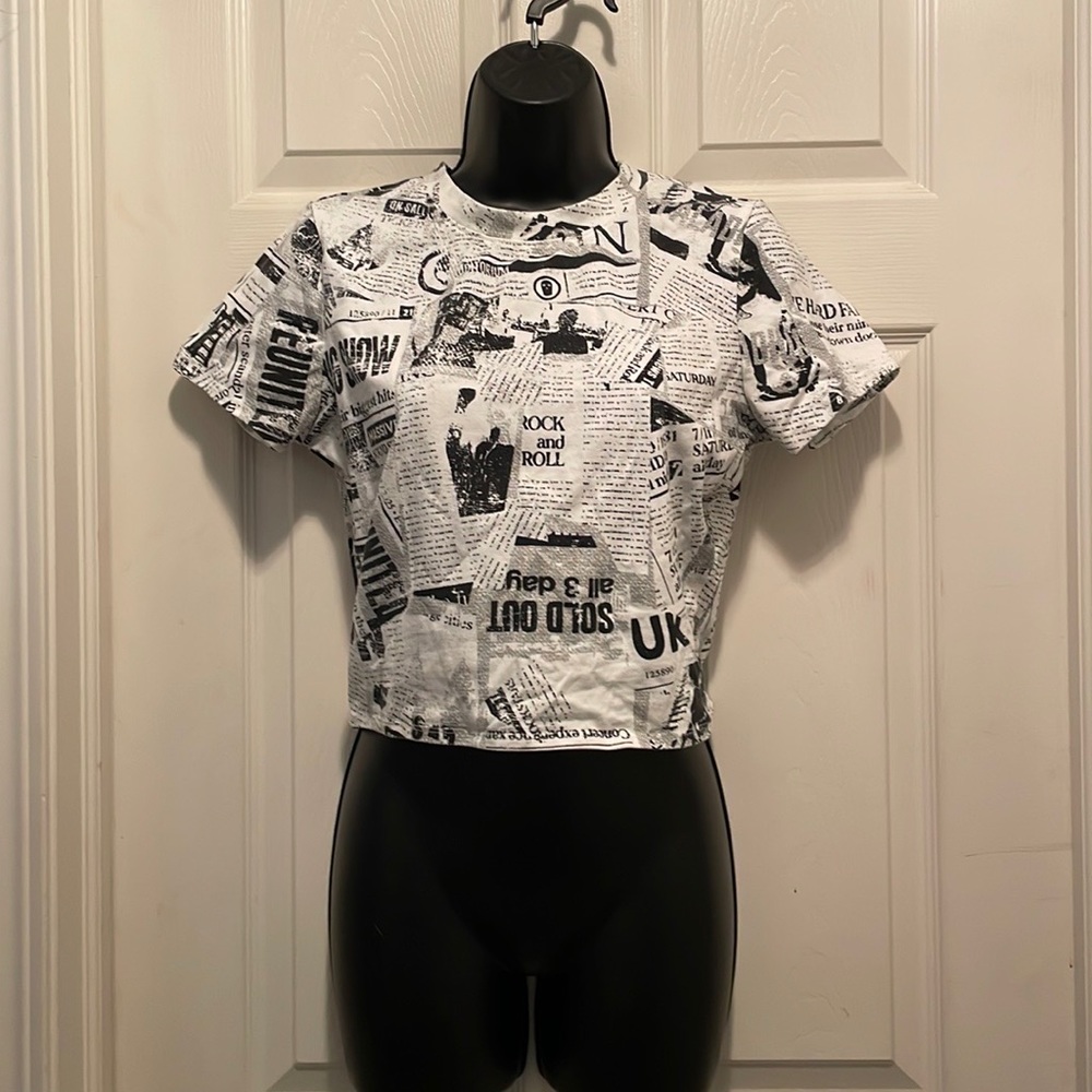 White Crop top 🤍🖤